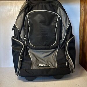 Ogio Commuter Pull Through Rolling duffle Suitcase Travel Luggage Duffel Bag